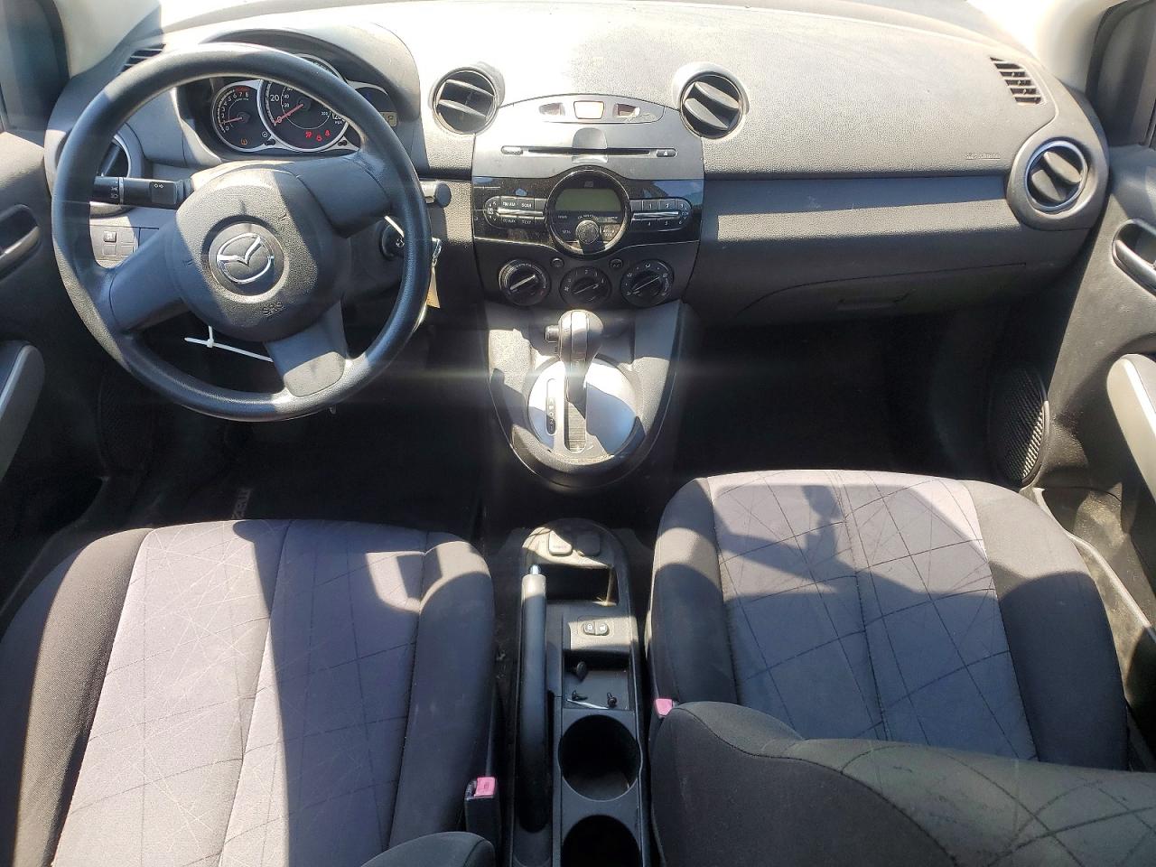 2011 MAZDA 2