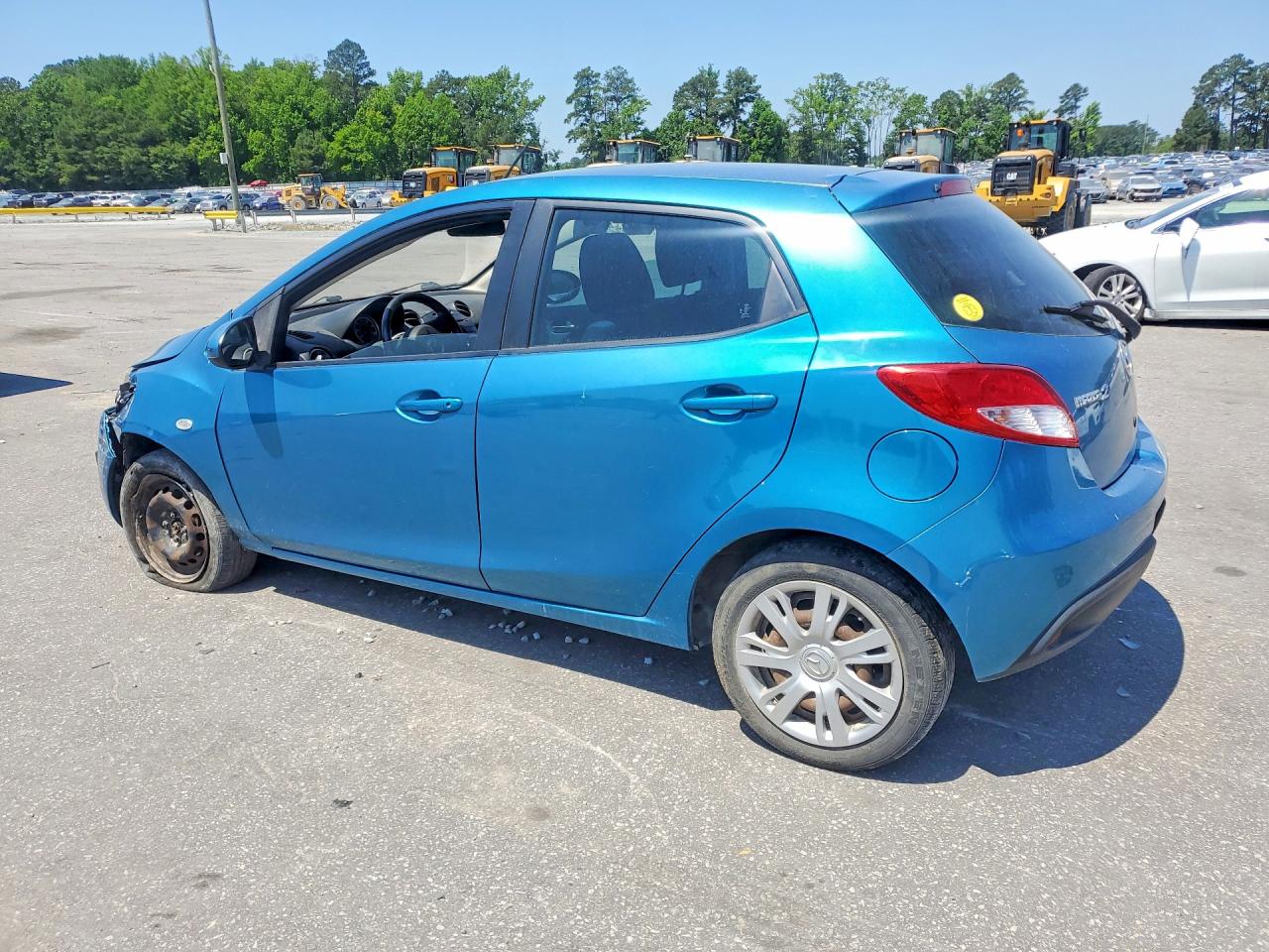 2011 MAZDA 2