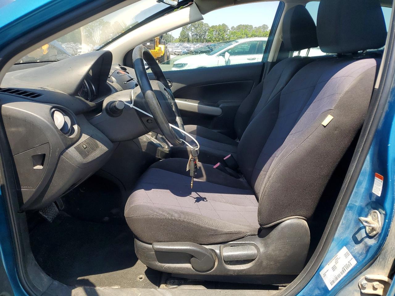 2011 MAZDA 2