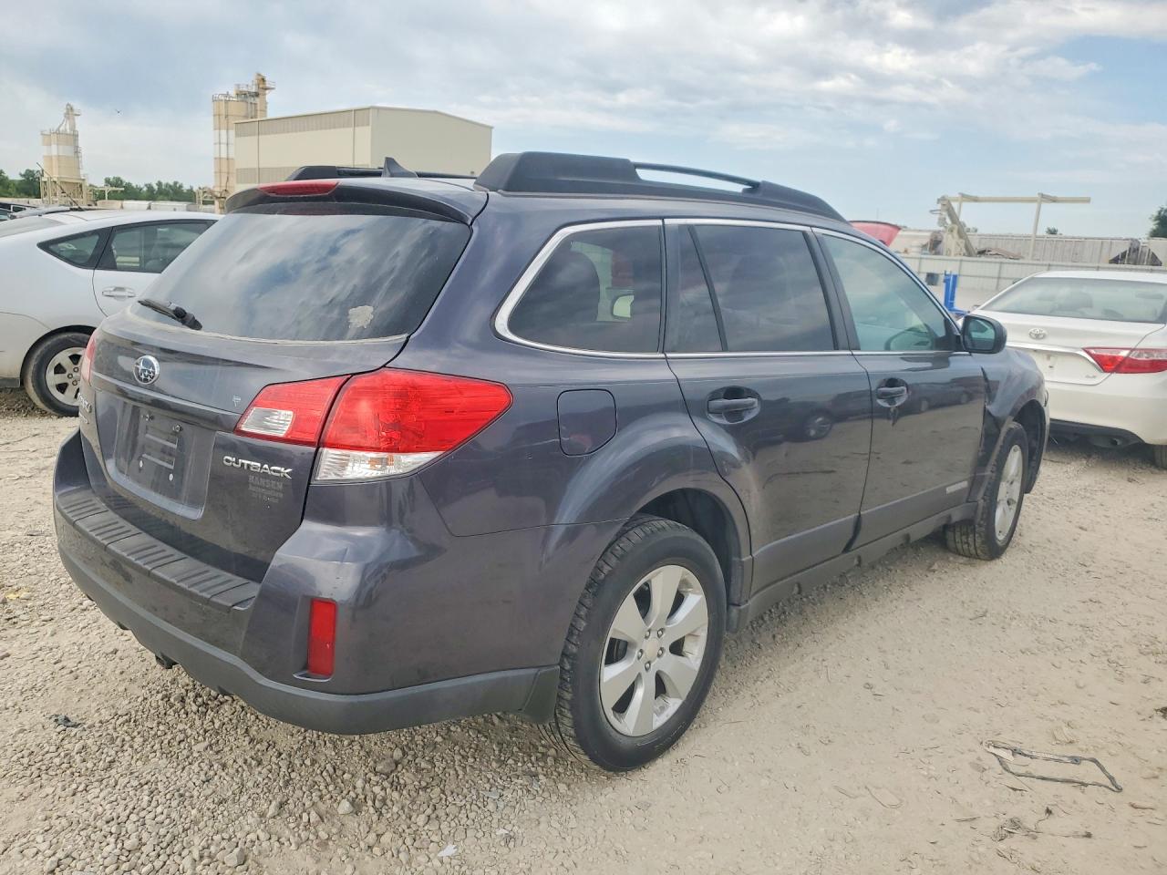2011 SUBARU OUTBACK