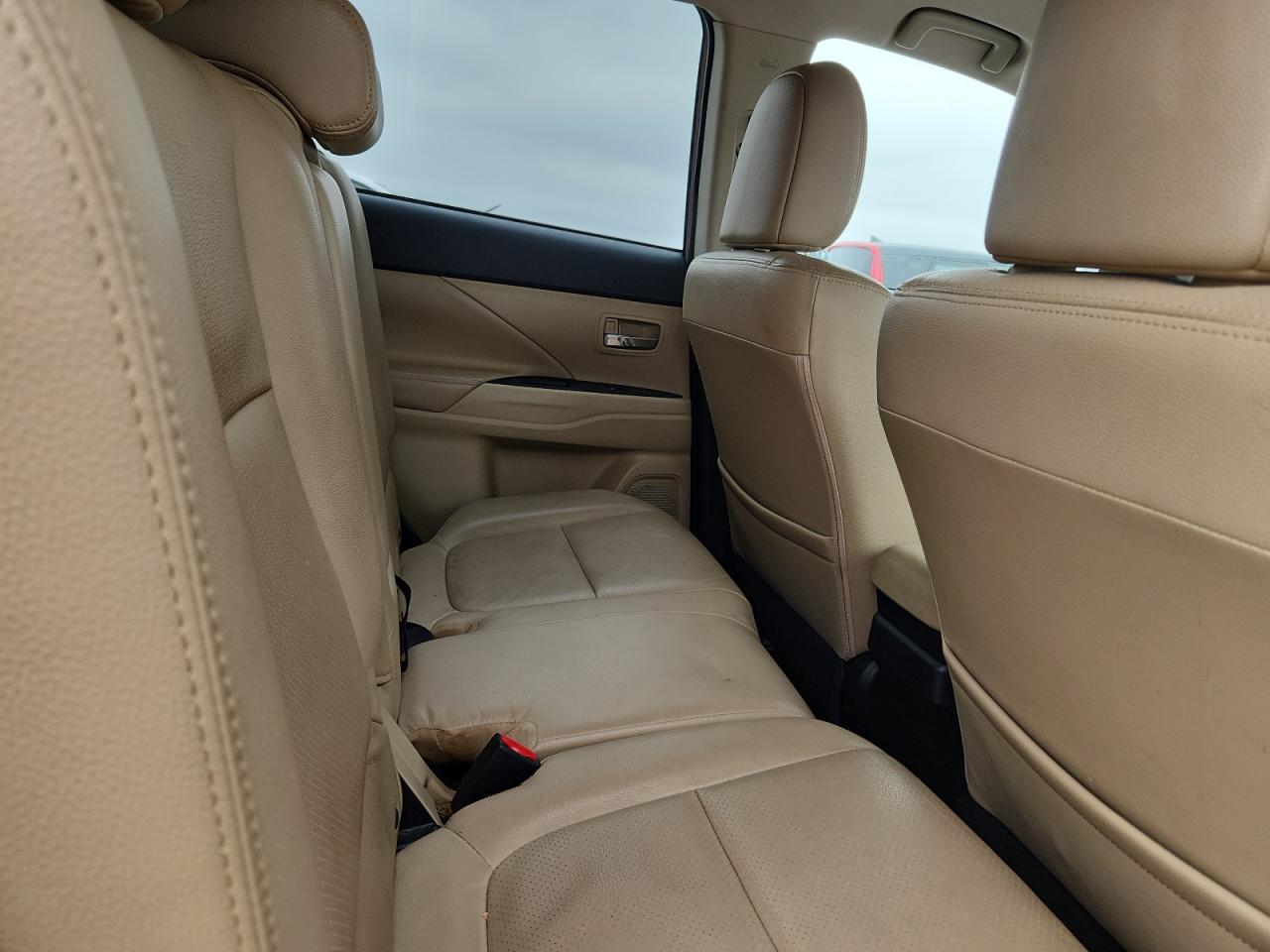2016 MITSUBISHI OUTLANDER