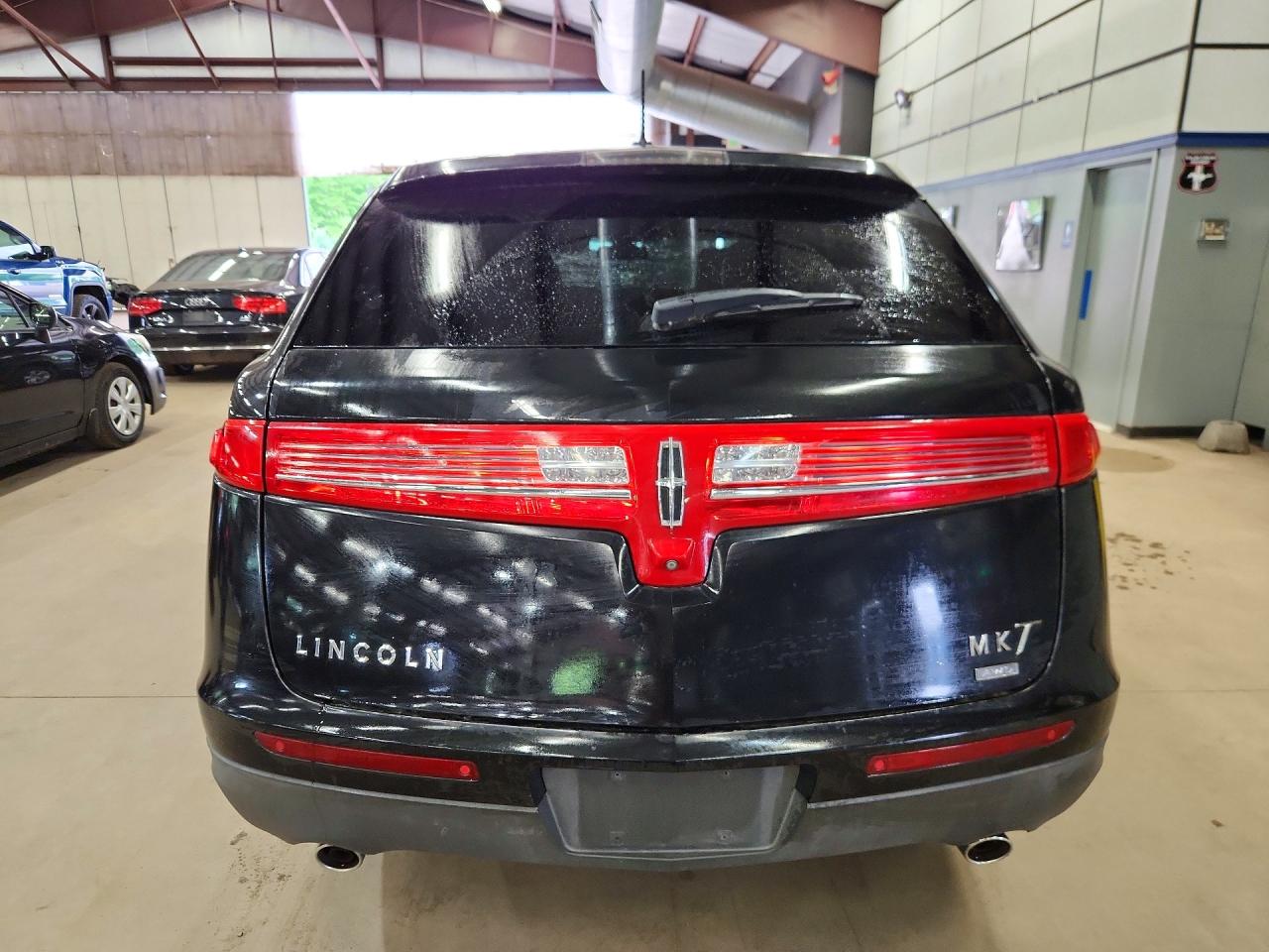 2014 LINCOLN MKT