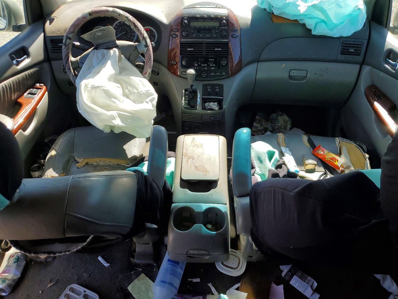 2004 TOYOTA SIENNA