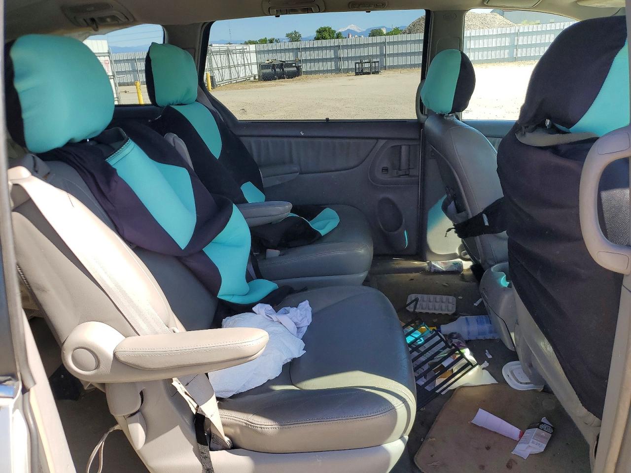 2004 TOYOTA SIENNA
