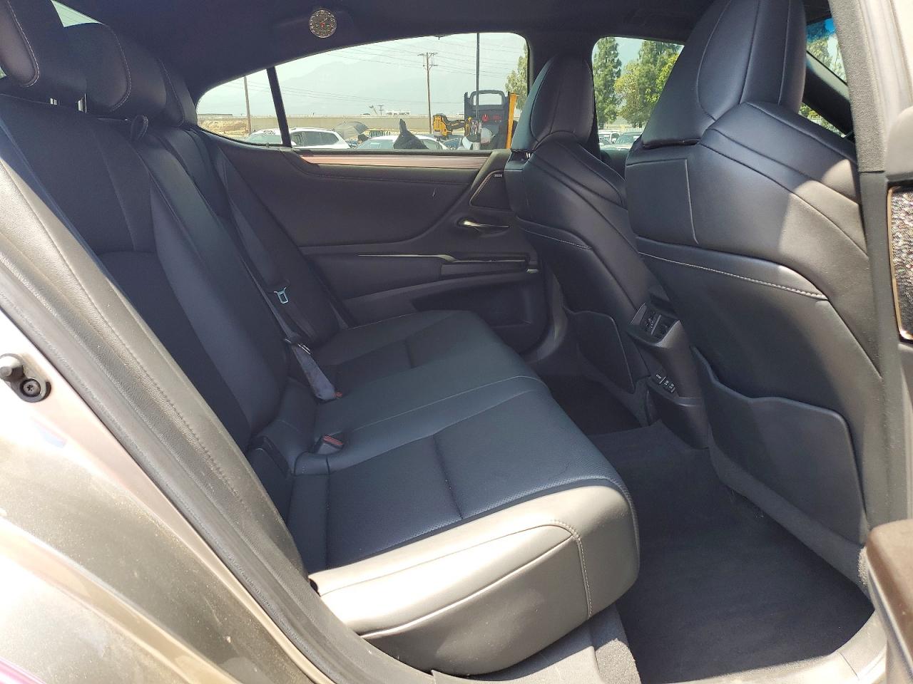 2019 LEXUS ES350