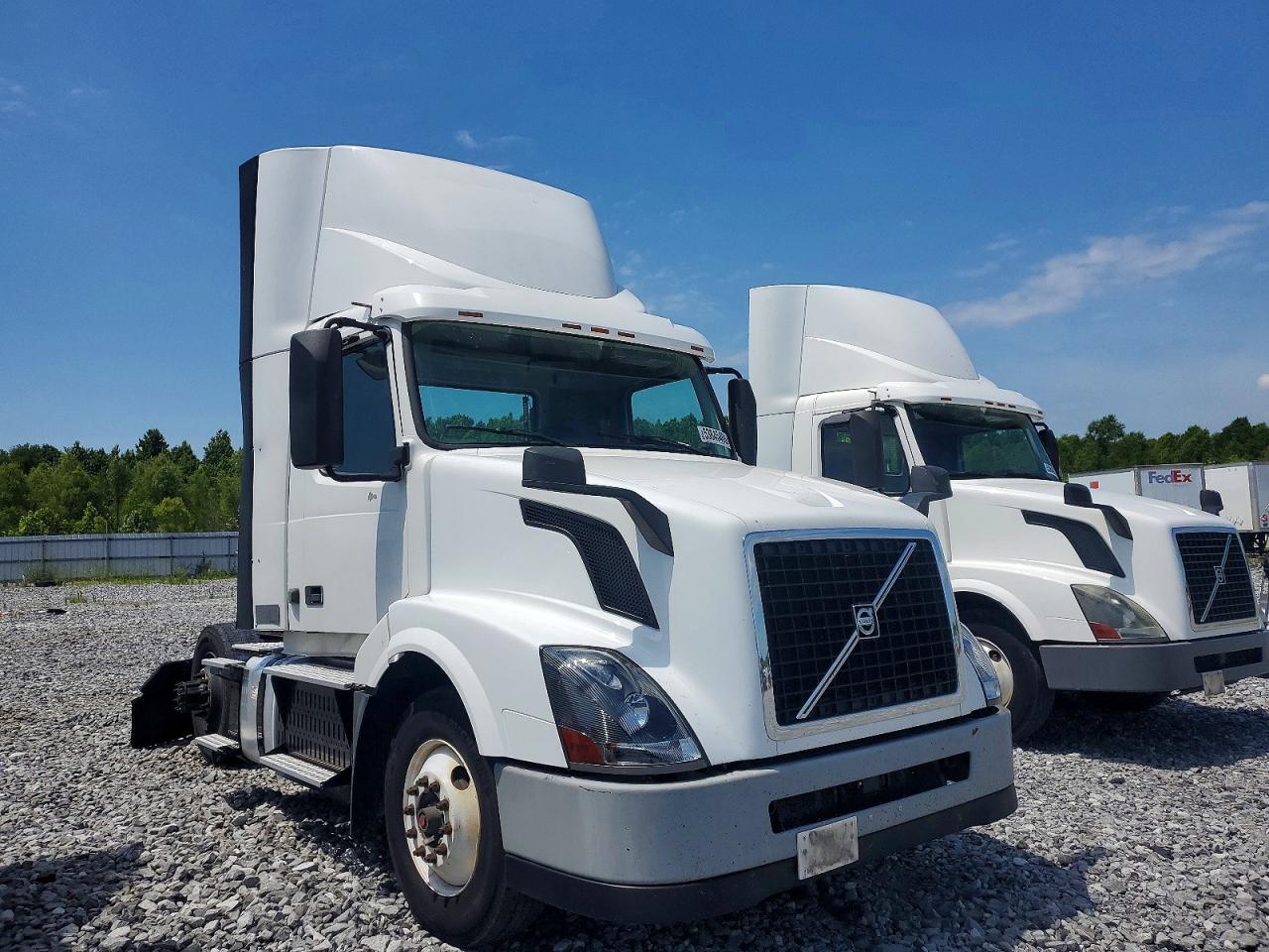 2017 VOLVO VN