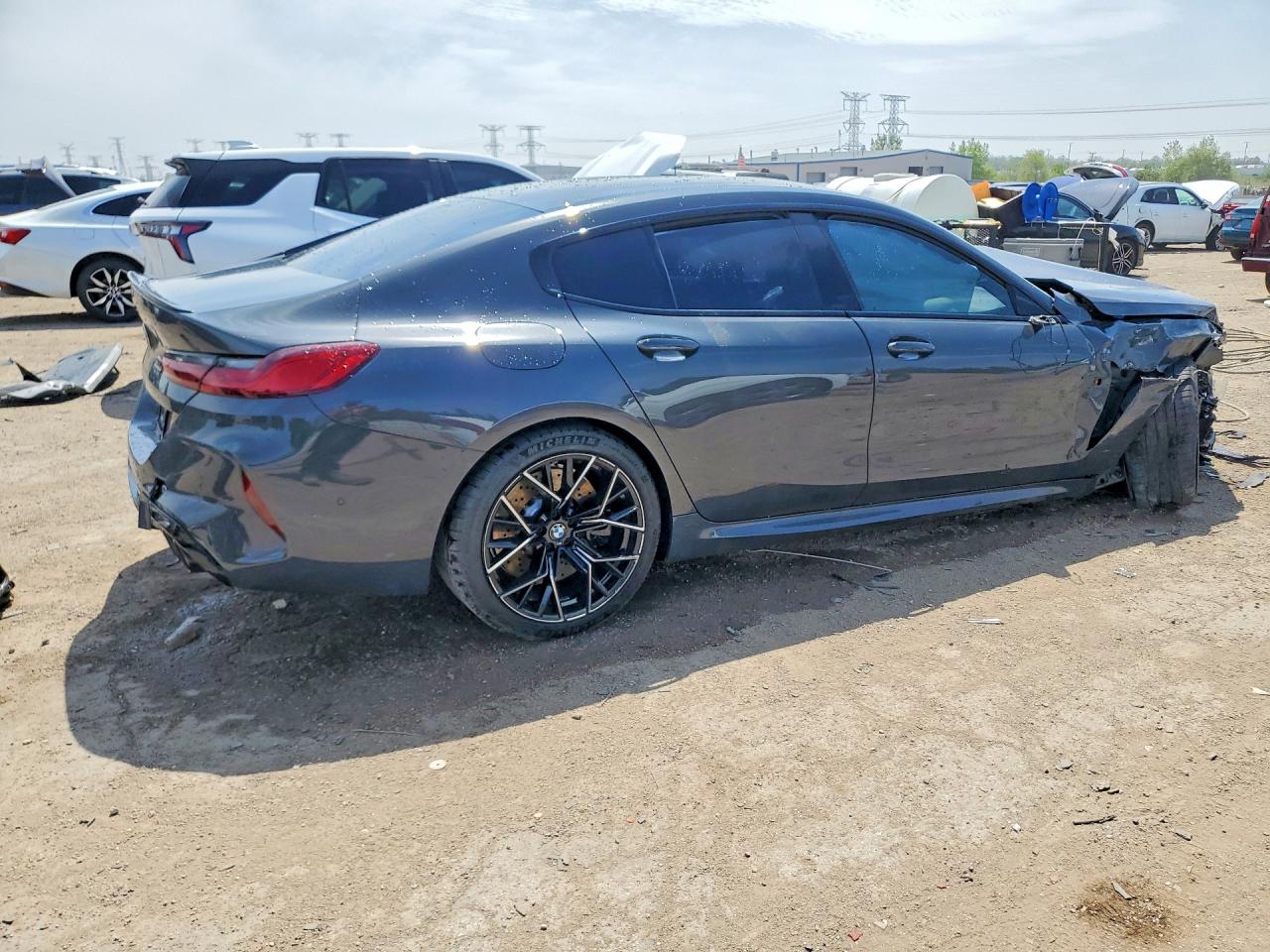 2022 BMW M8