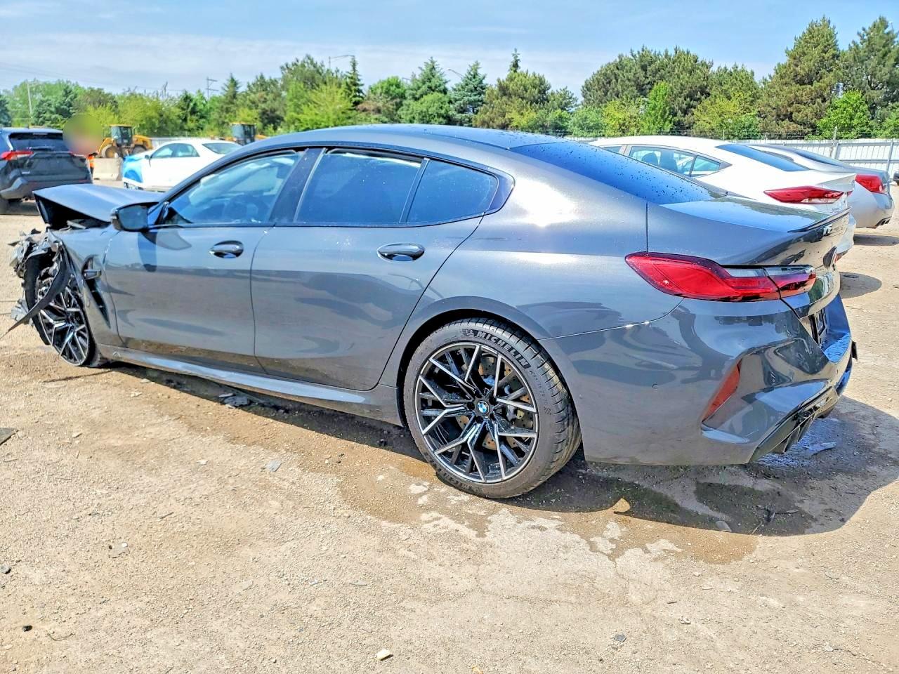 2022 BMW M8
