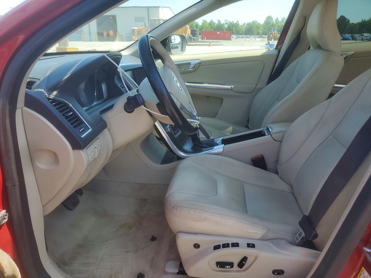 2015 VOLVO XC60