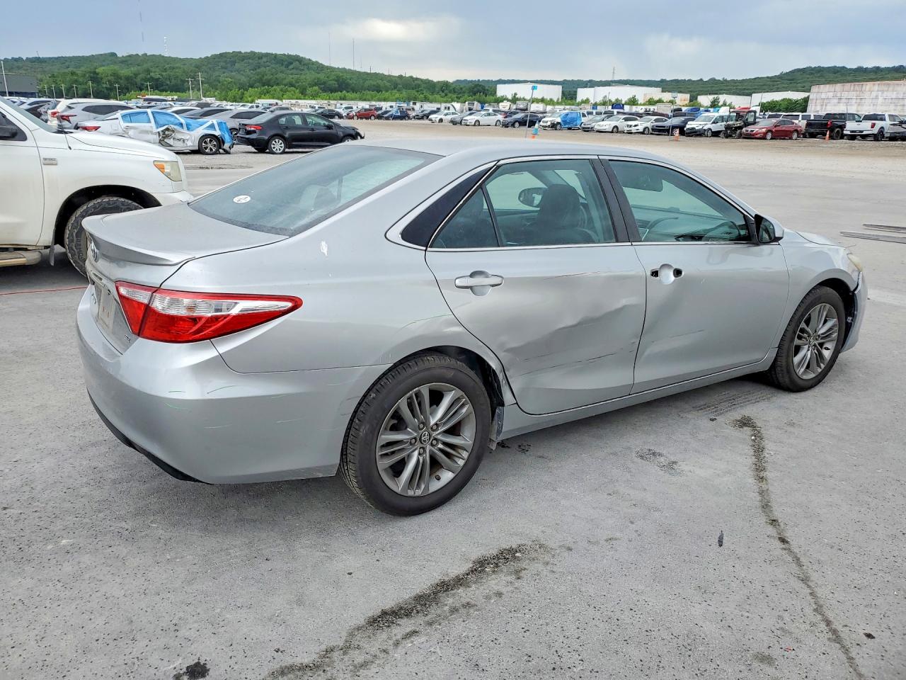 2016 TOYOTA CAMRY