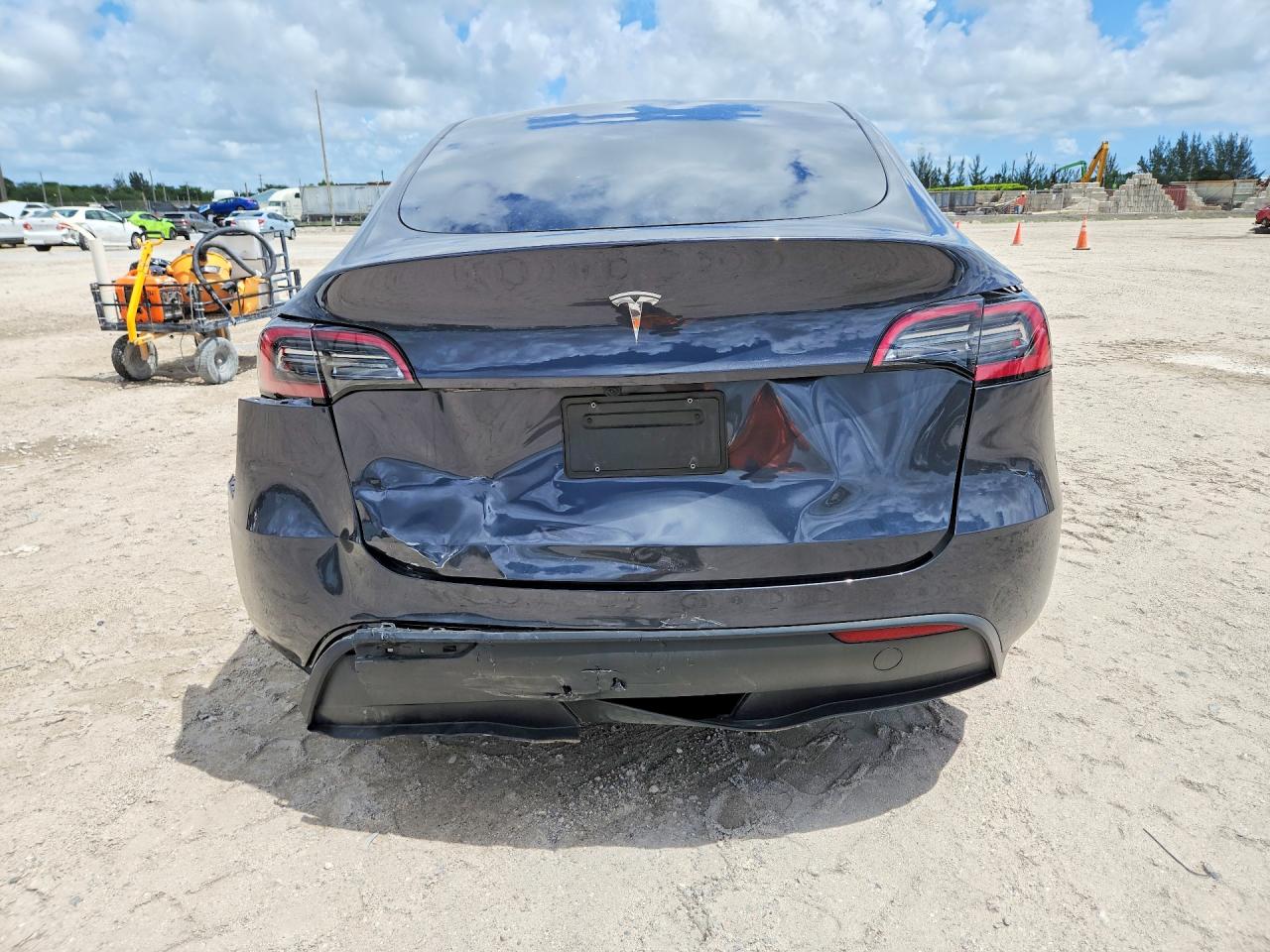 2024 TESLA MODEL Y