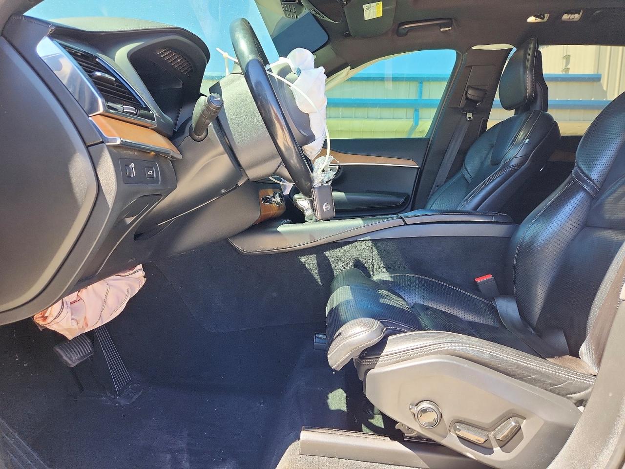2018 VOLVO XC90