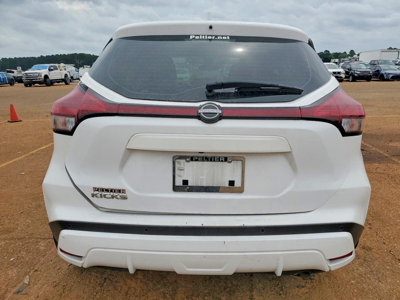 2023 NISSAN KICKS