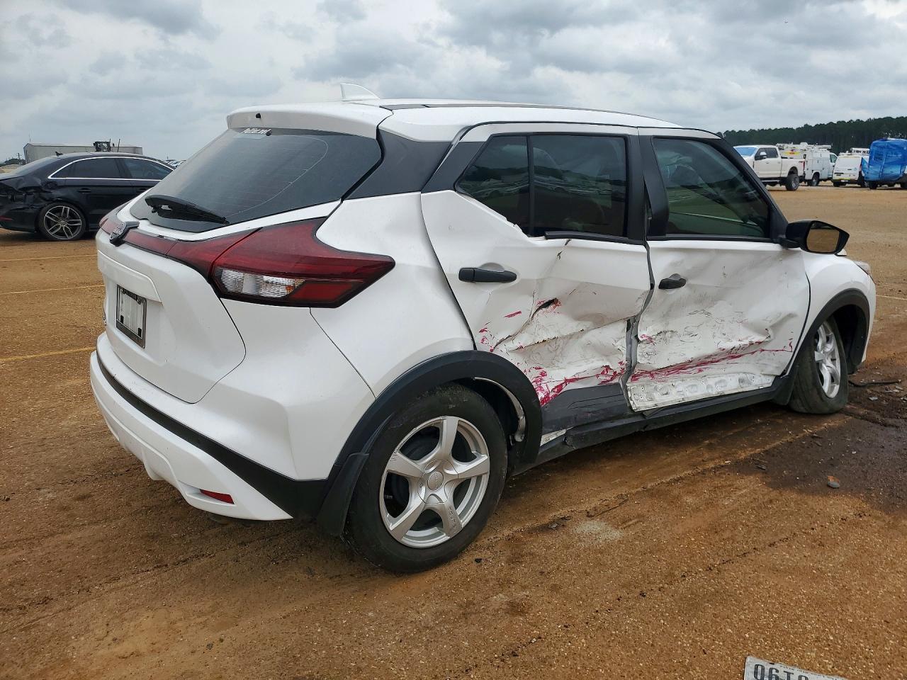 2023 NISSAN KICKS
