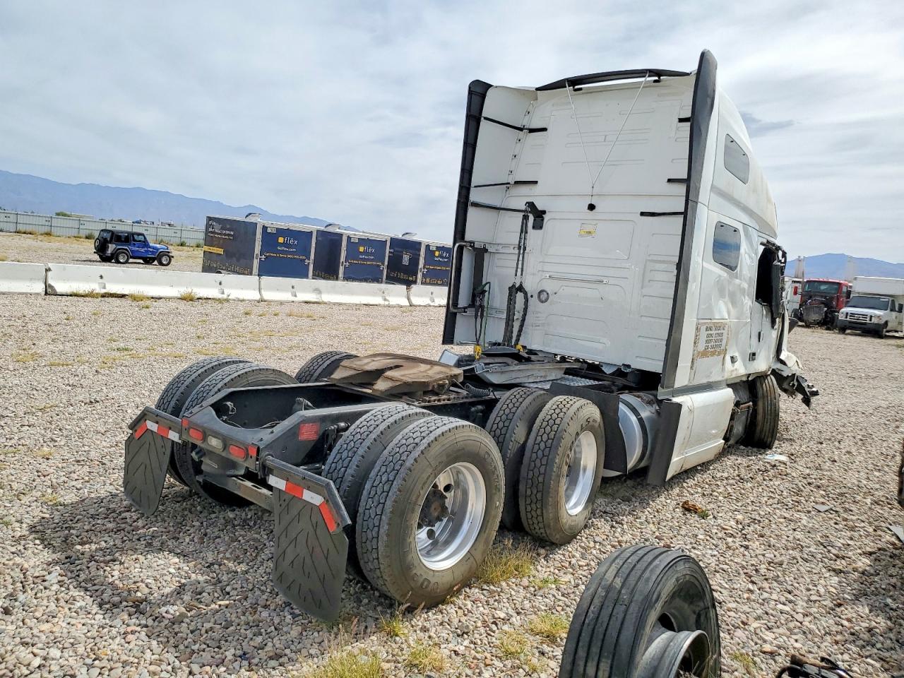 2021 VOLVO VN