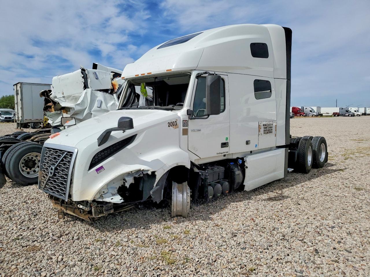 2021 VOLVO VN