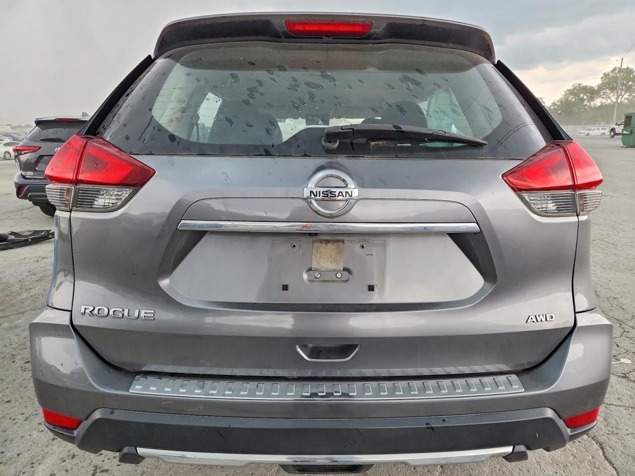 2017 NISSAN ROGUE