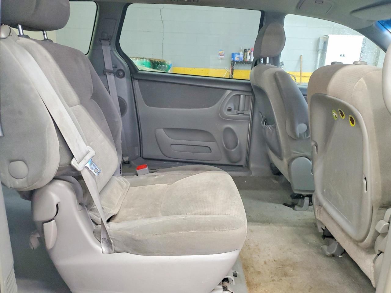 2005 TOYOTA SIENNA