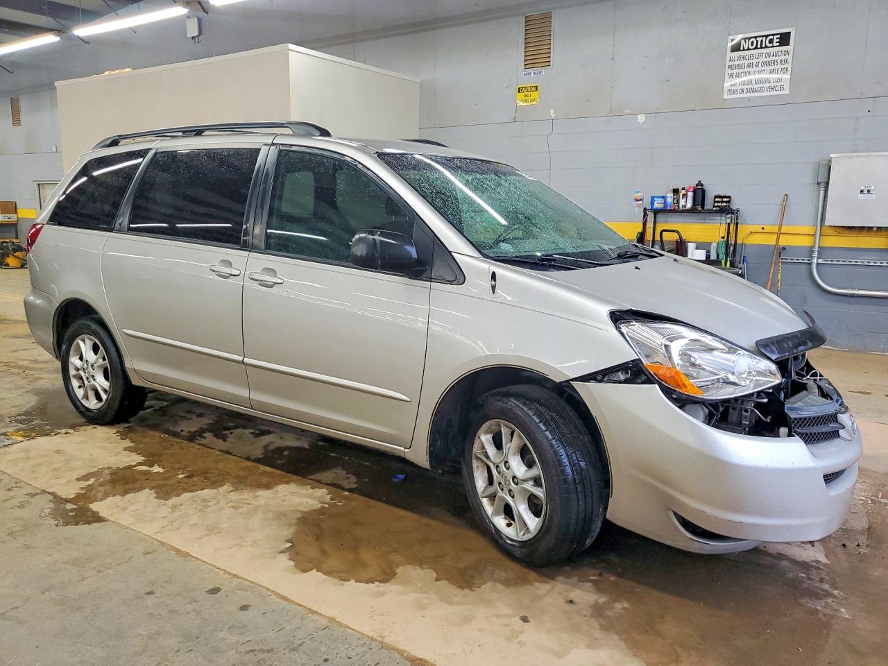 2005 TOYOTA SIENNA