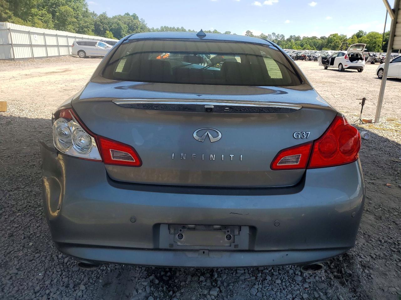 2013 INFINITI G37