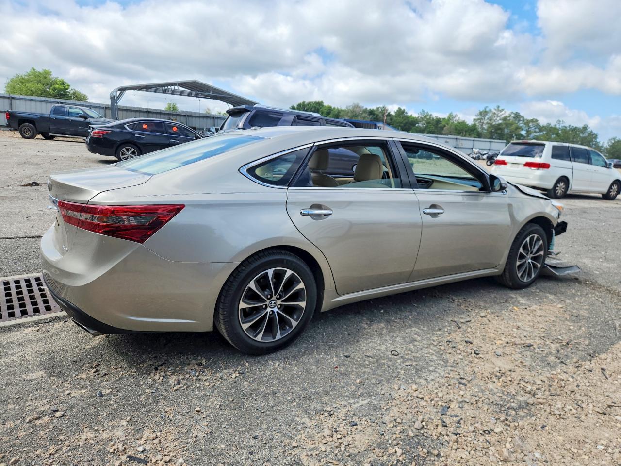 2017 TOYOTA AVALON
