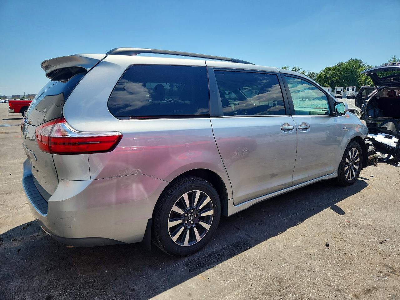 2019 TOYOTA SIENNA