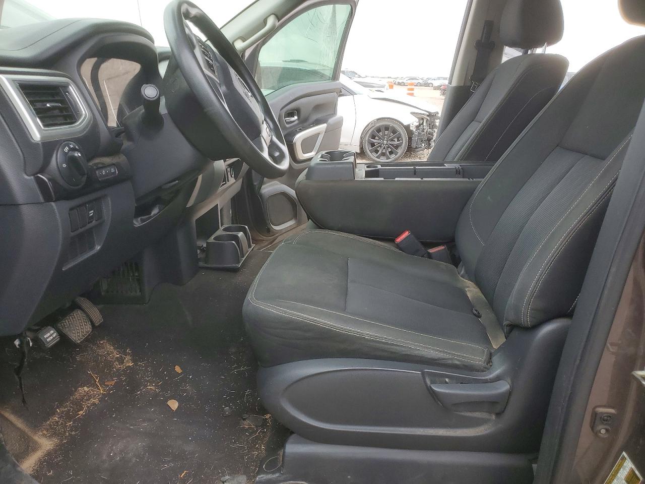 2017 NISSAN TITAN