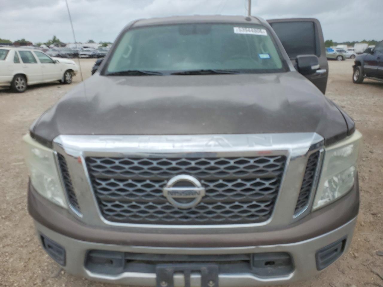 2017 NISSAN TITAN