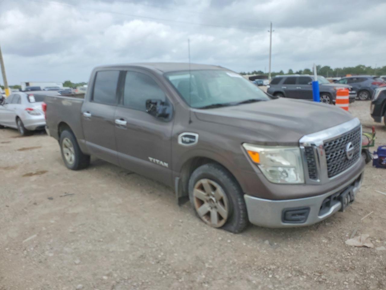 2017 NISSAN TITAN