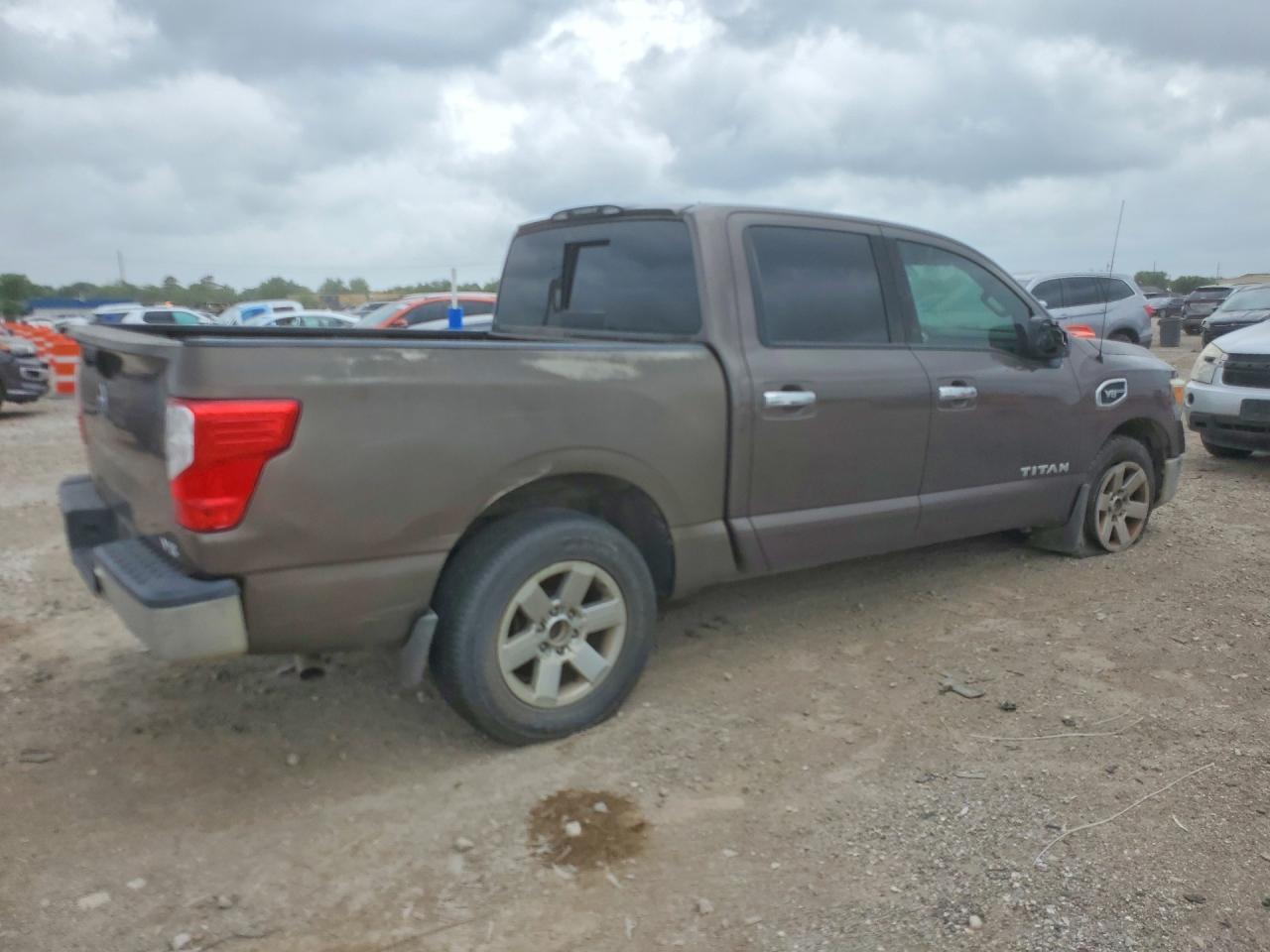 2017 NISSAN TITAN
