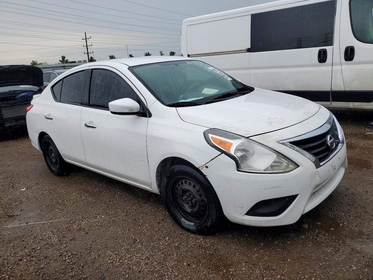 2019 NISSAN VERSA
