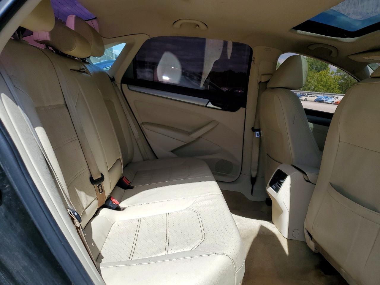 2014 VOLKSWAGEN PASSAT
