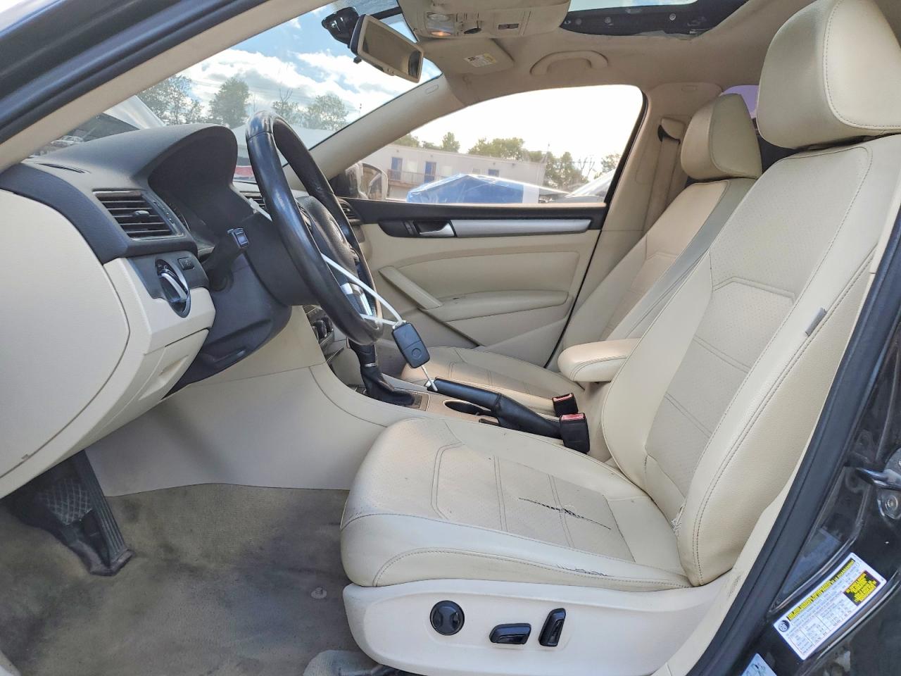 2014 VOLKSWAGEN PASSAT