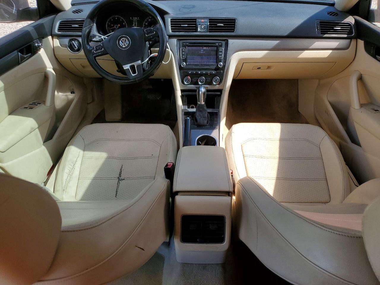 2014 VOLKSWAGEN PASSAT