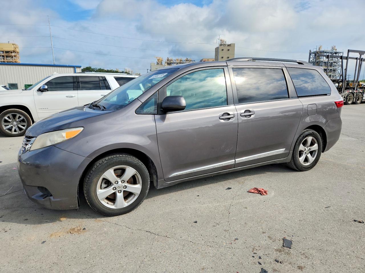 2017 TOYOTA SIENNA