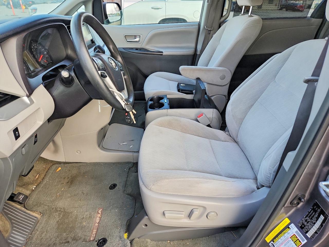 2017 TOYOTA SIENNA
