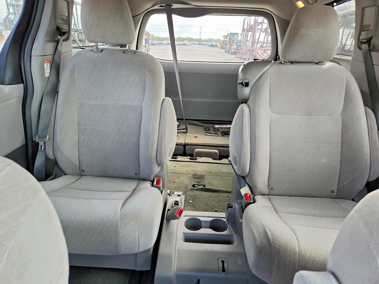 2017 TOYOTA SIENNA