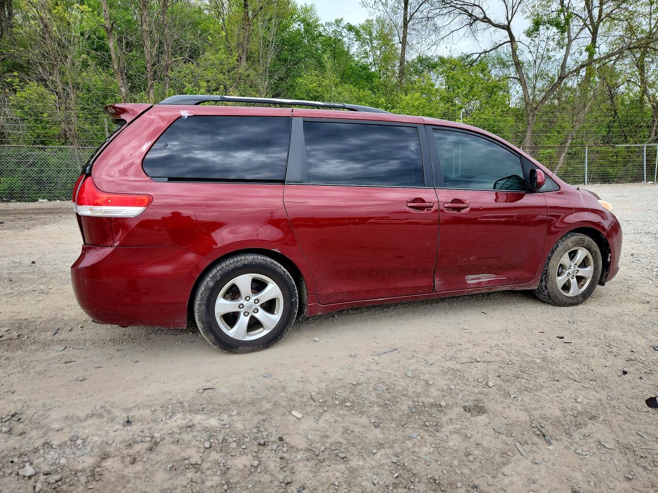 2014 TOYOTA SIENNA