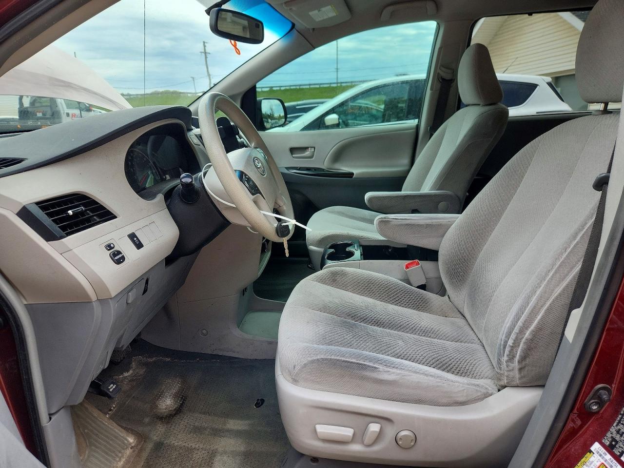 2014 TOYOTA SIENNA