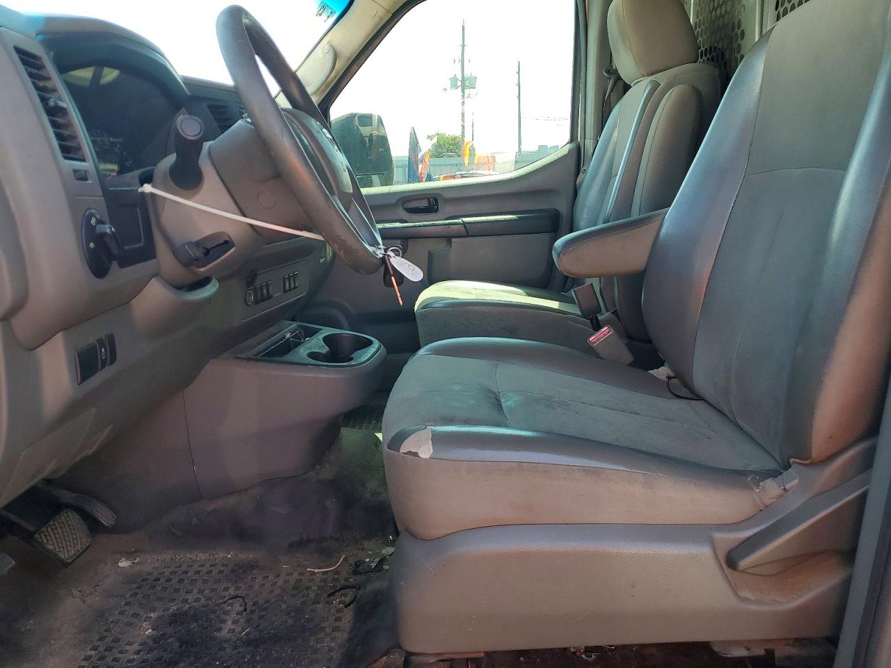 2016 NISSAN NV