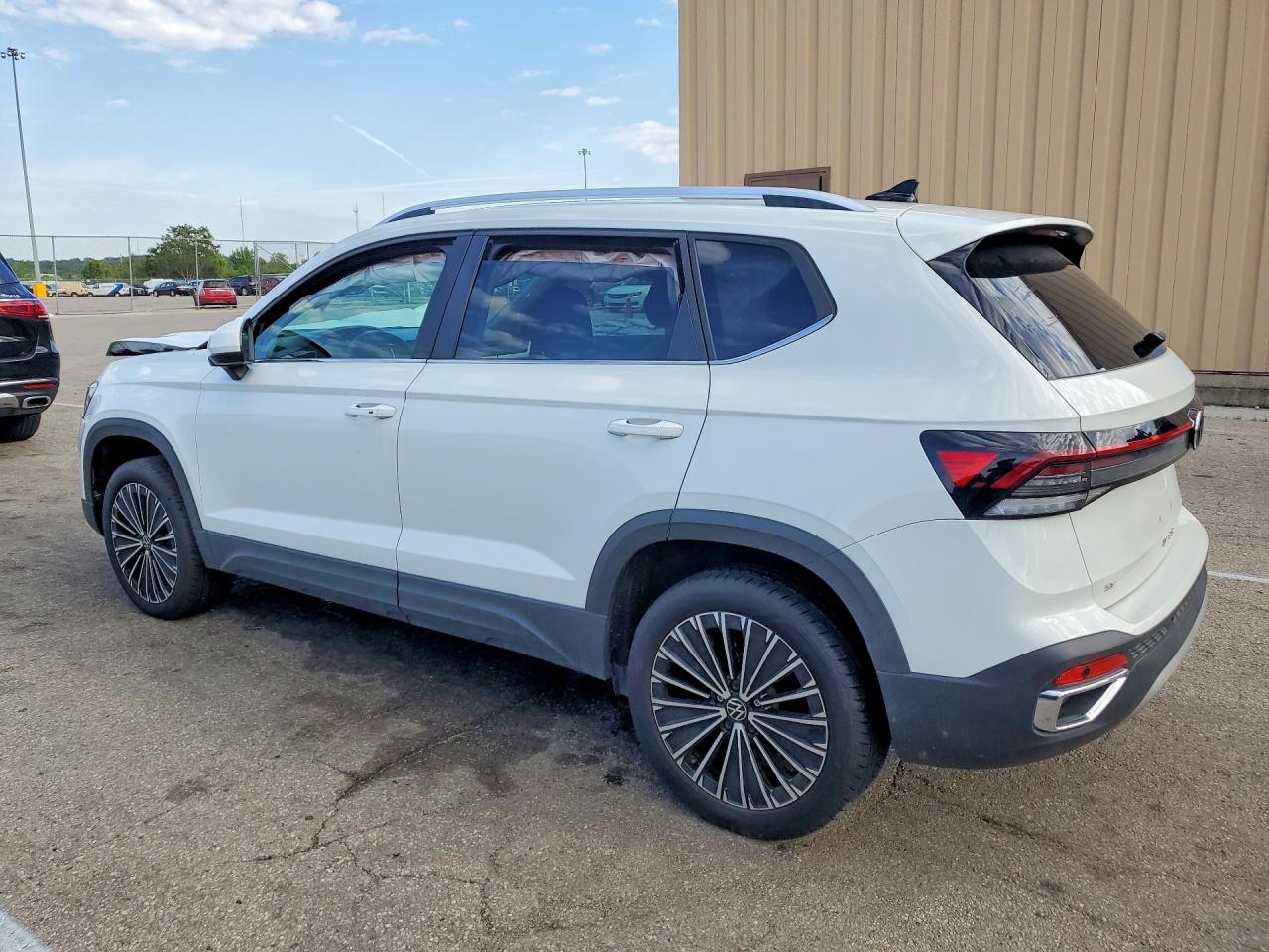 2025 VOLKSWAGEN TAOS SE