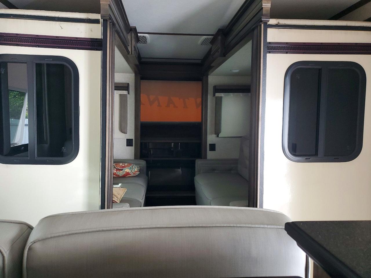 2019 MONTANA TRAILER