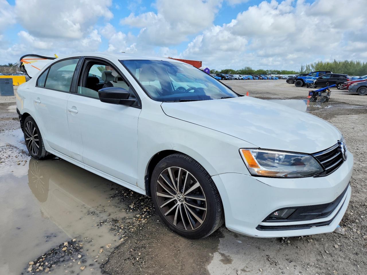 2016 VOLKSWAGEN JETTA