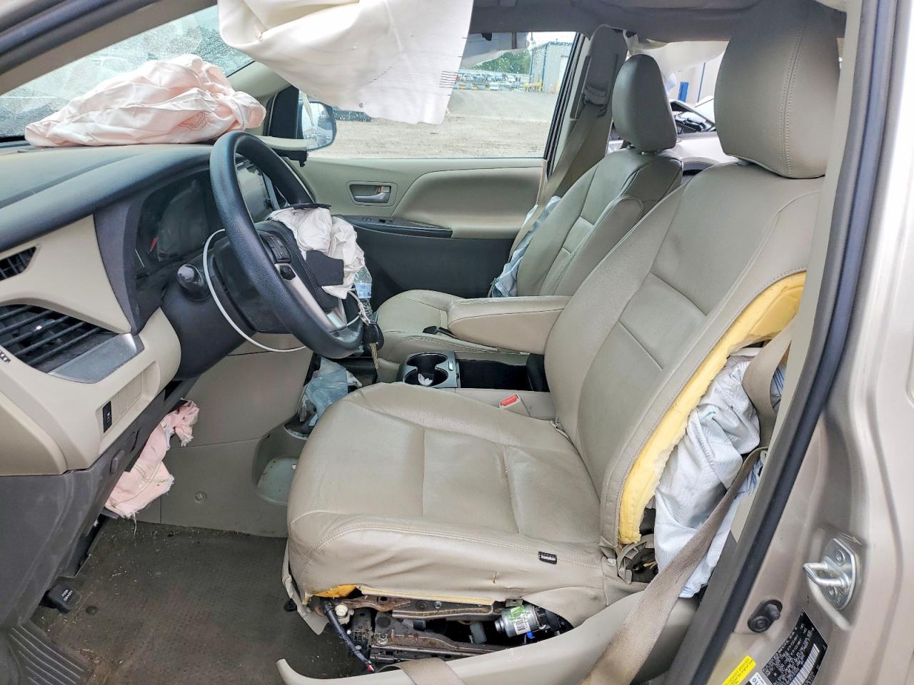 2015 TOYOTA SIENNA