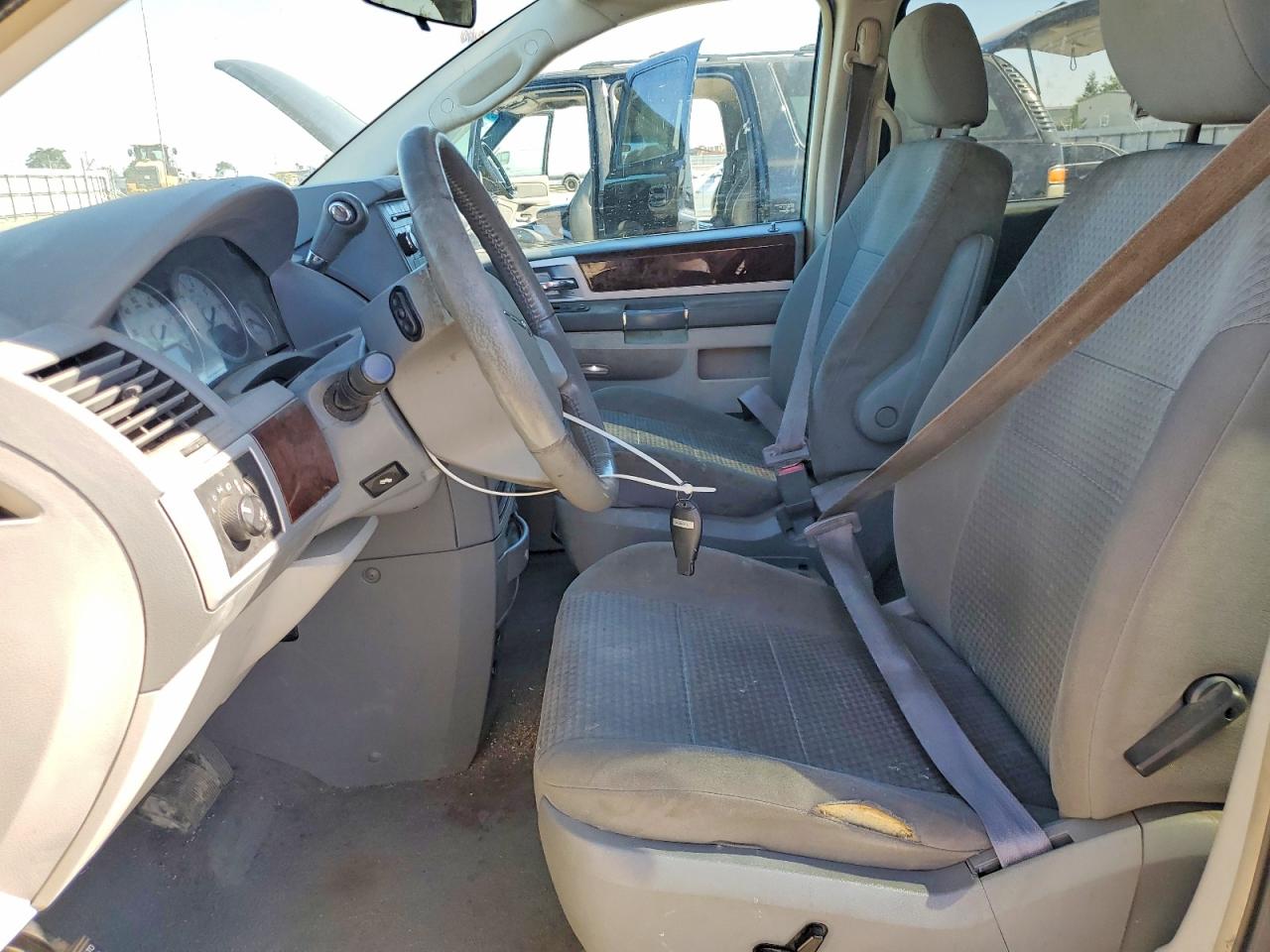 2010 CHRYSLER MINIVAN