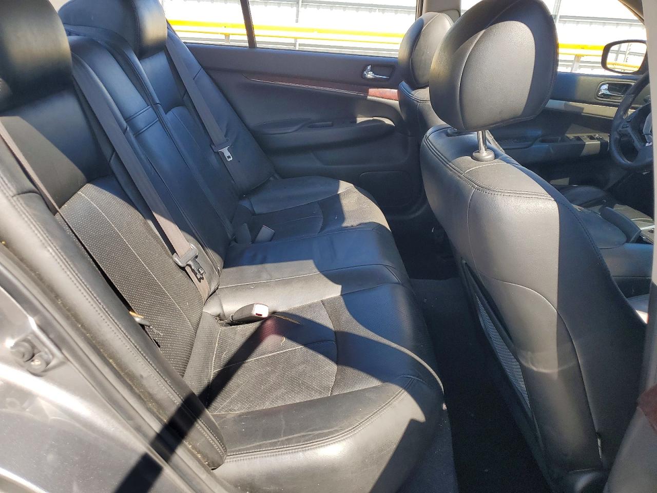 2011 INFINITI G37