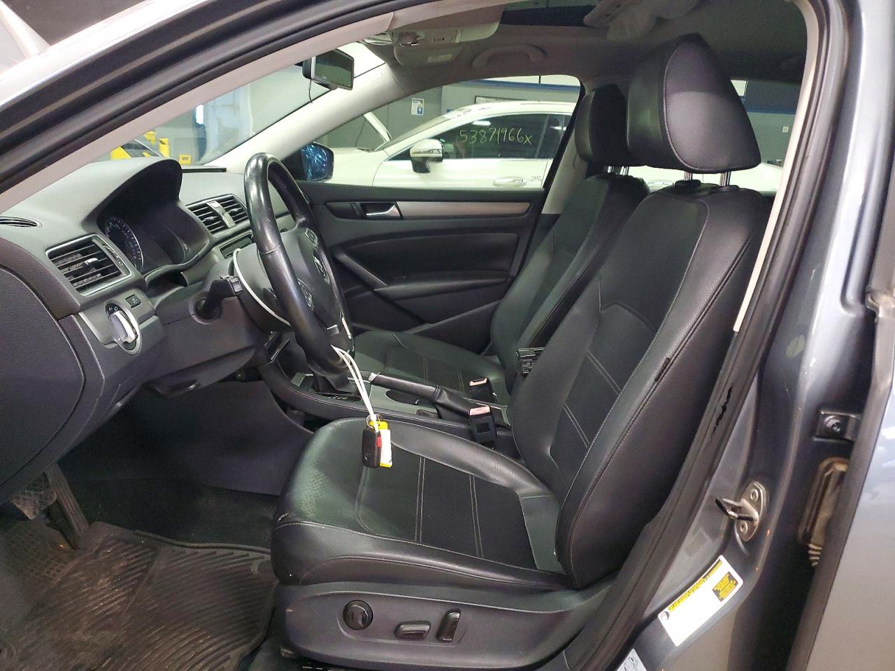 2014 VOLKSWAGEN PASSAT