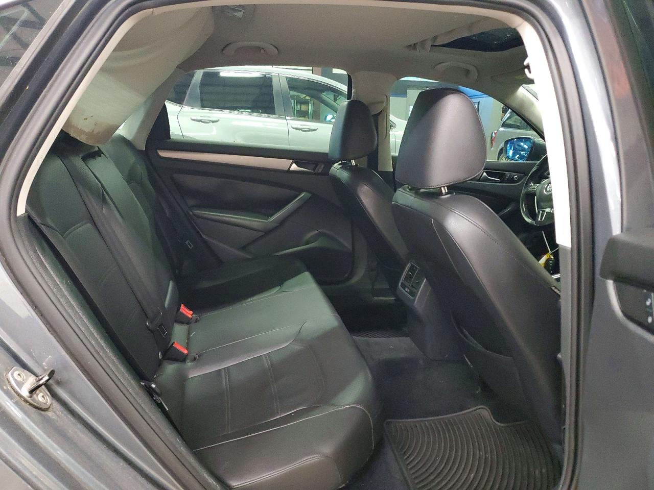 2014 VOLKSWAGEN PASSAT