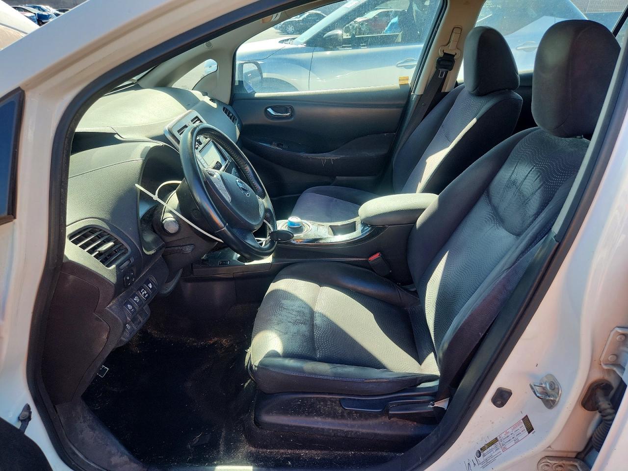 2015 NISSAN LEAF