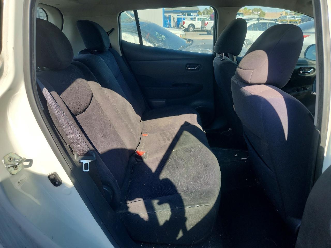 2015 NISSAN LEAF